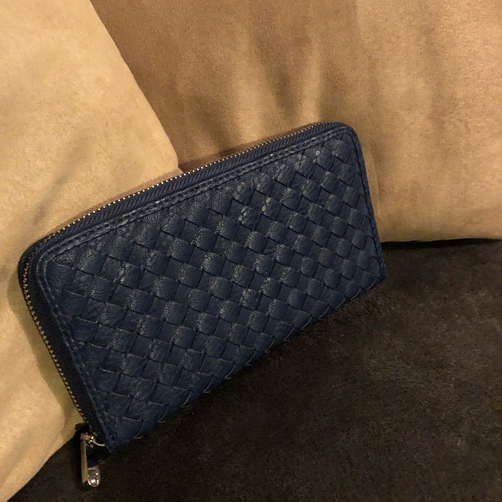 Charming Charlie zip around wallet
